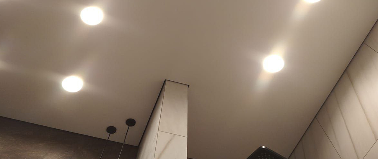 Теневой натяжной потолок фото 001. Установка теневых натяжных потолков (© Завпотолками)